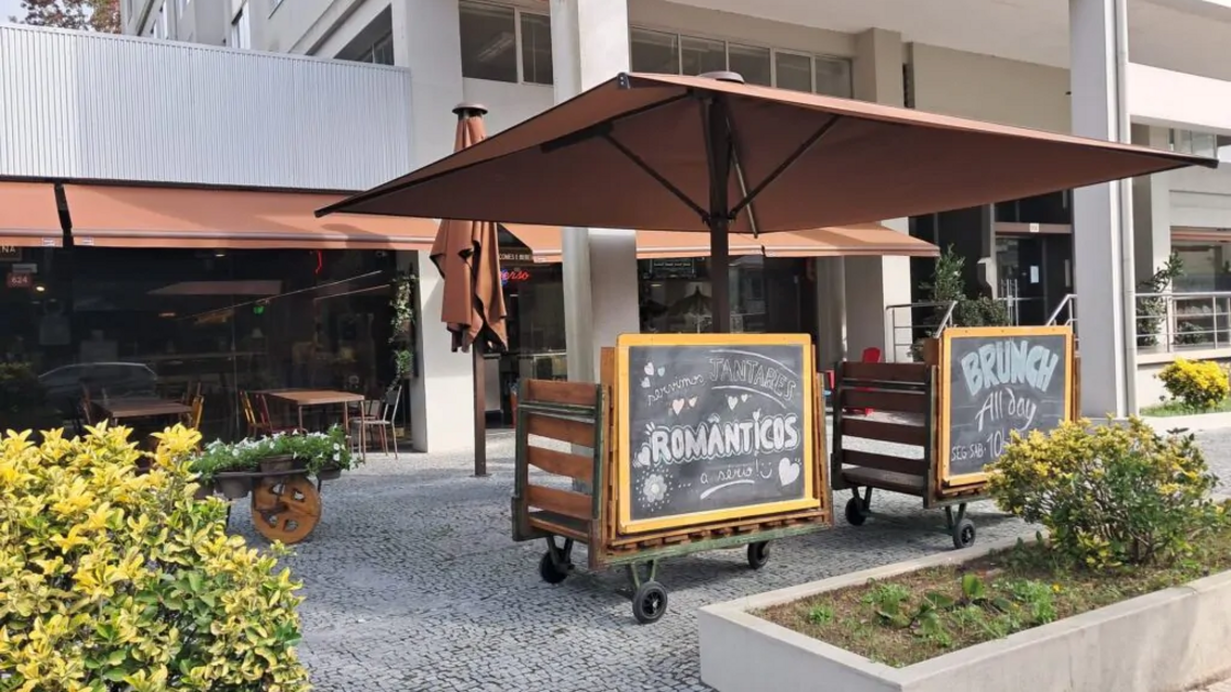 Café anuncia jantares românticos e brunch num espaço pet friendly
