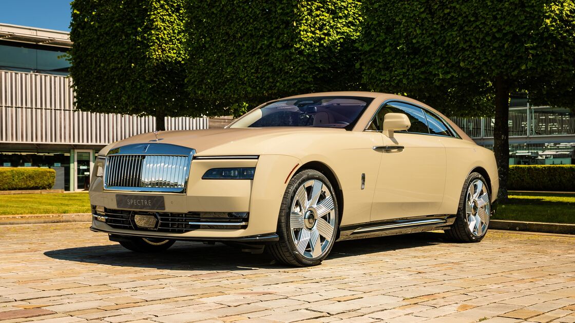 Rolls-Royce Spectre homenageia Bailey, cão de clientes nos Estados Unidos