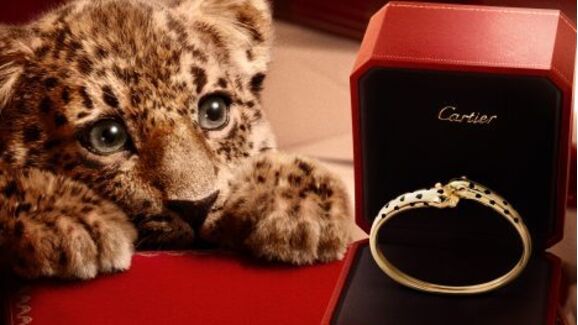 O Natal ficou mais mágico e fofinho. Cartier lança campanha festiva com panteras bebé