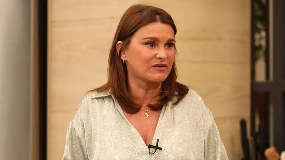 Que susto! Rita Salema quase atropela cadela perdida na estrada e ajuda-a a reencontrar a família