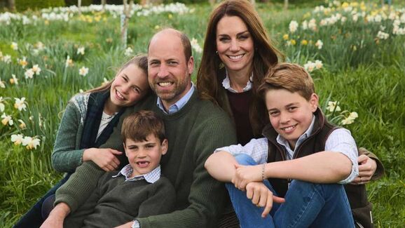 Há um novo patudo na família real britânica. William e Kate apresentam o adorável Otto