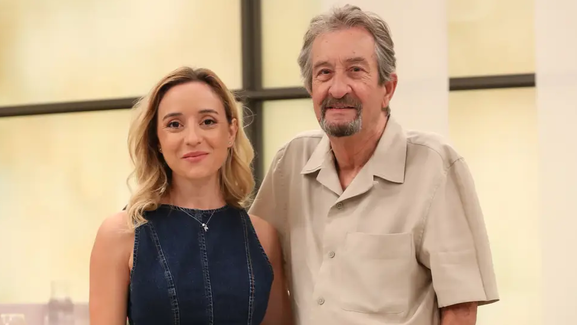 Depois da perda, uma nova alegria. Carlos Areia e Rosa Bela apresentam o novo cachorrinho da família, Amendoim